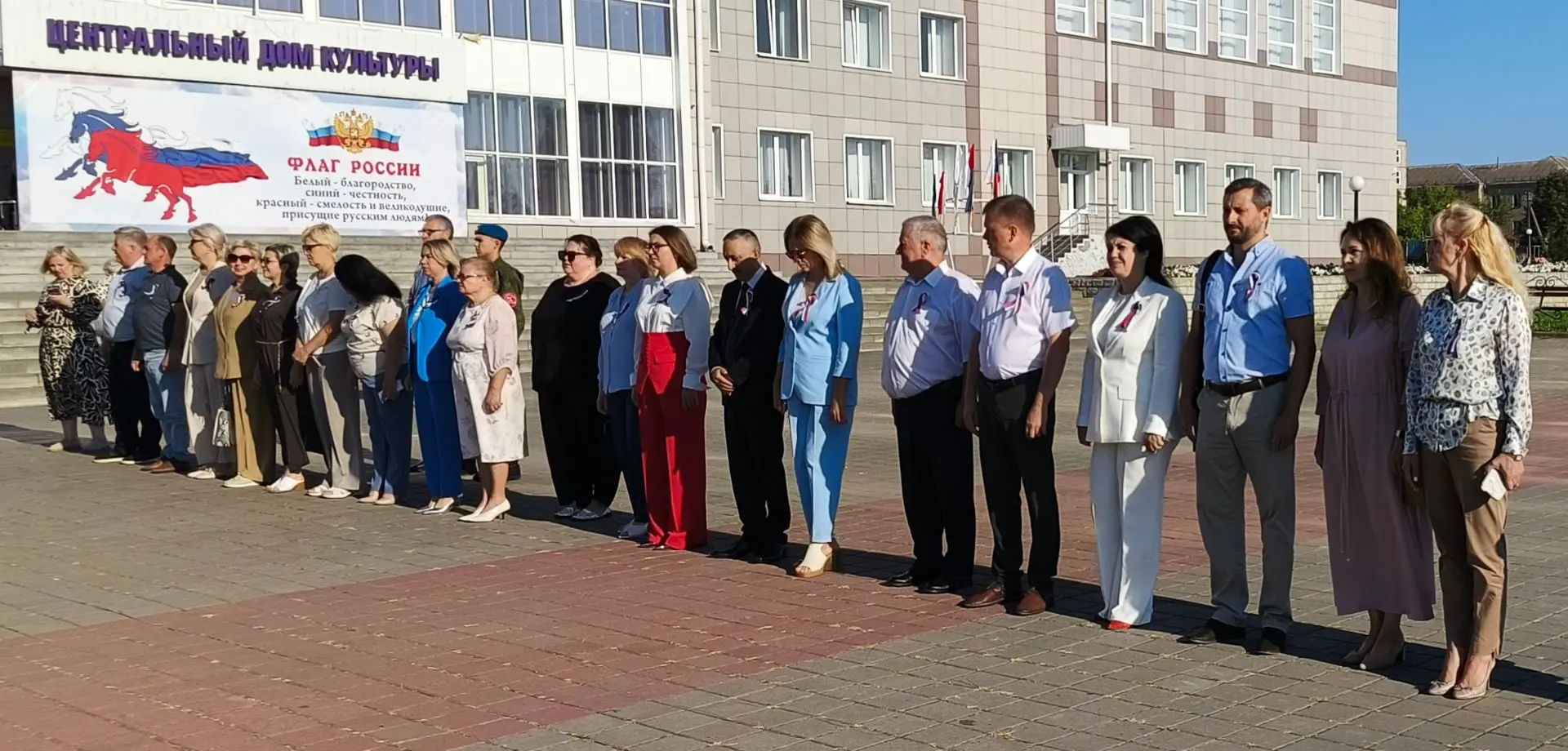 🇷🇺На площади Ленина прошла торжественная церемония поднятия государственного флага Ро...