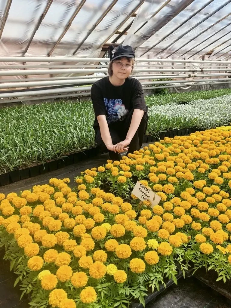 Думаете, школьная практика — это скучная побелка бордюров? А вот и нет! 🌱