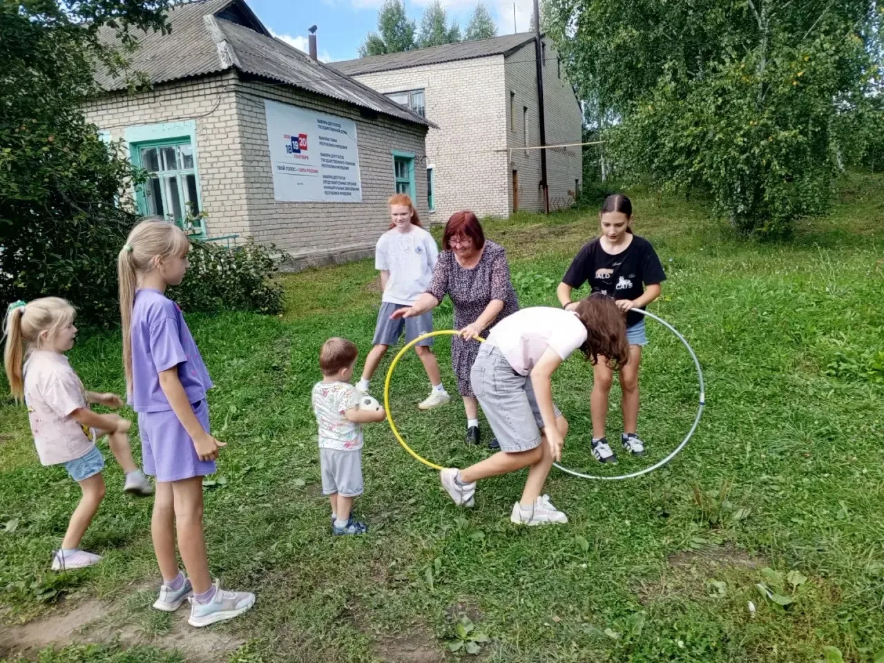 Лето - прекрасное время года, особенно для детей. Но к сожалению оно заканчивается. Чин...