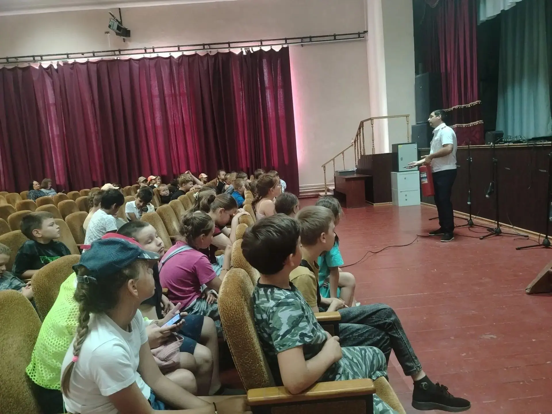 Встреча с председателем совета ВДПО в лагере "Дети Дона"
 
Сегодня в пришкольном оздоровительном лаг
