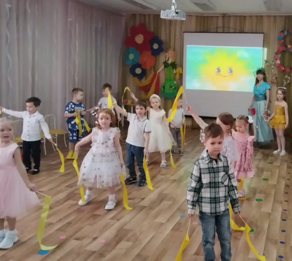 🌸 В марте есть такой денек, с цифрой будто кренделек... Кажется, что снежная и морозная зима никак н