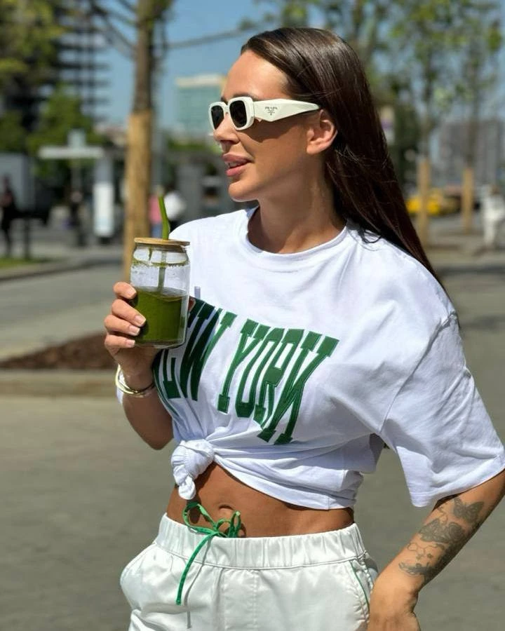 ЛЕГЕНДАРНЫЙ ЗЕЛЕНЫЙ СМУЗИ 🌿

Вам понадобится всего 3️⃣ ингредиента 

1️⃣Любая зелень, которая тольк