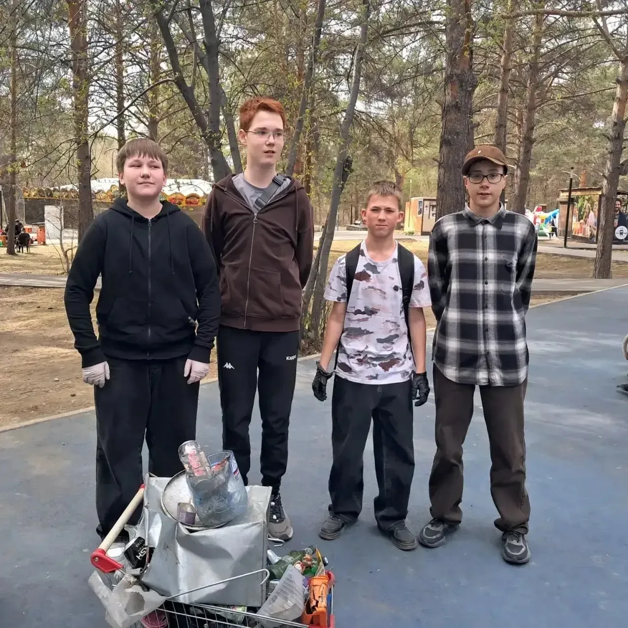 🌿 Субботник в городском парке: готовимся к 9 Мая вместе!  Сегодня, 7 мая, обучающиеся нашей школы вы