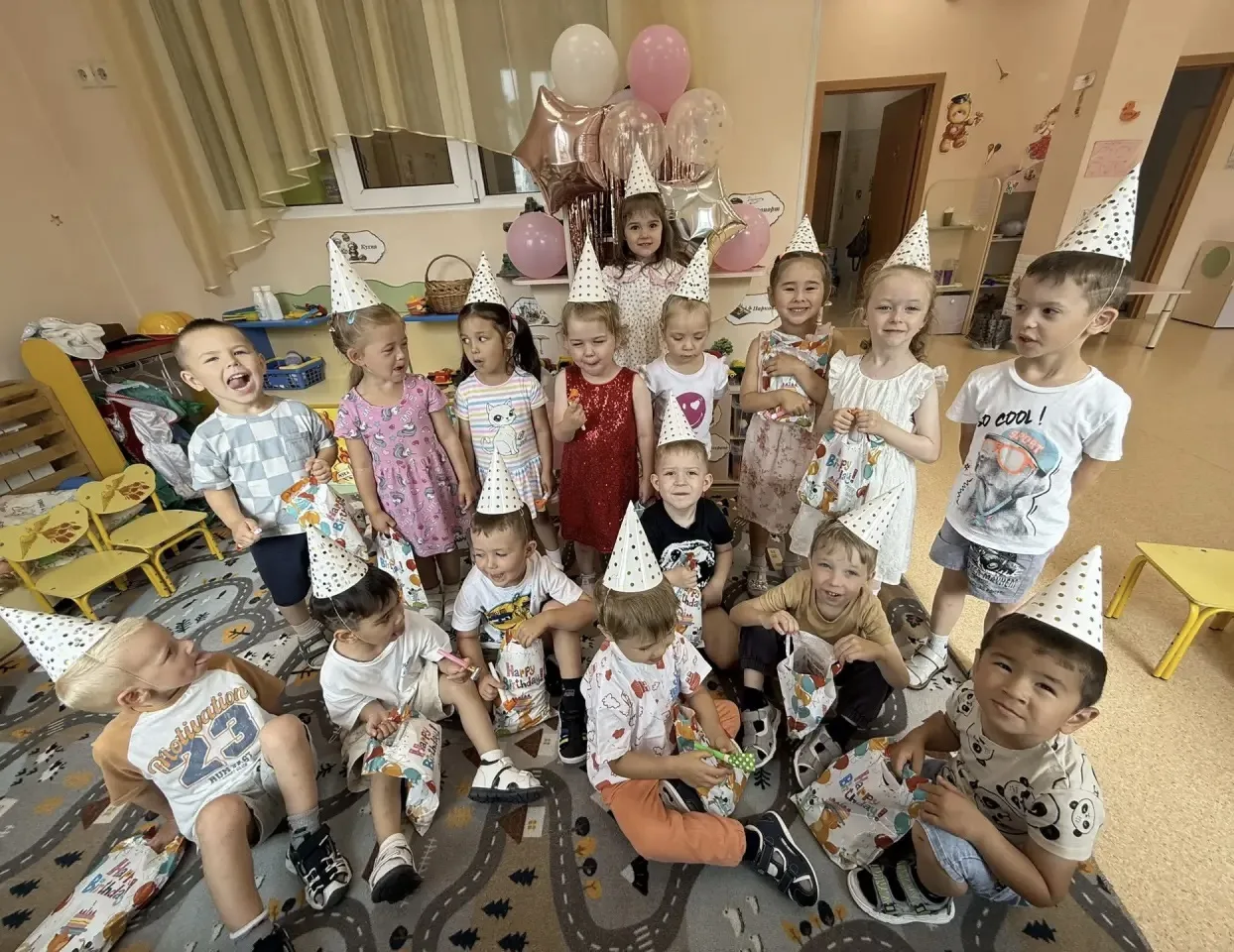 Нашу группу захватил настоящий праздничный марафон! 🥳🎂