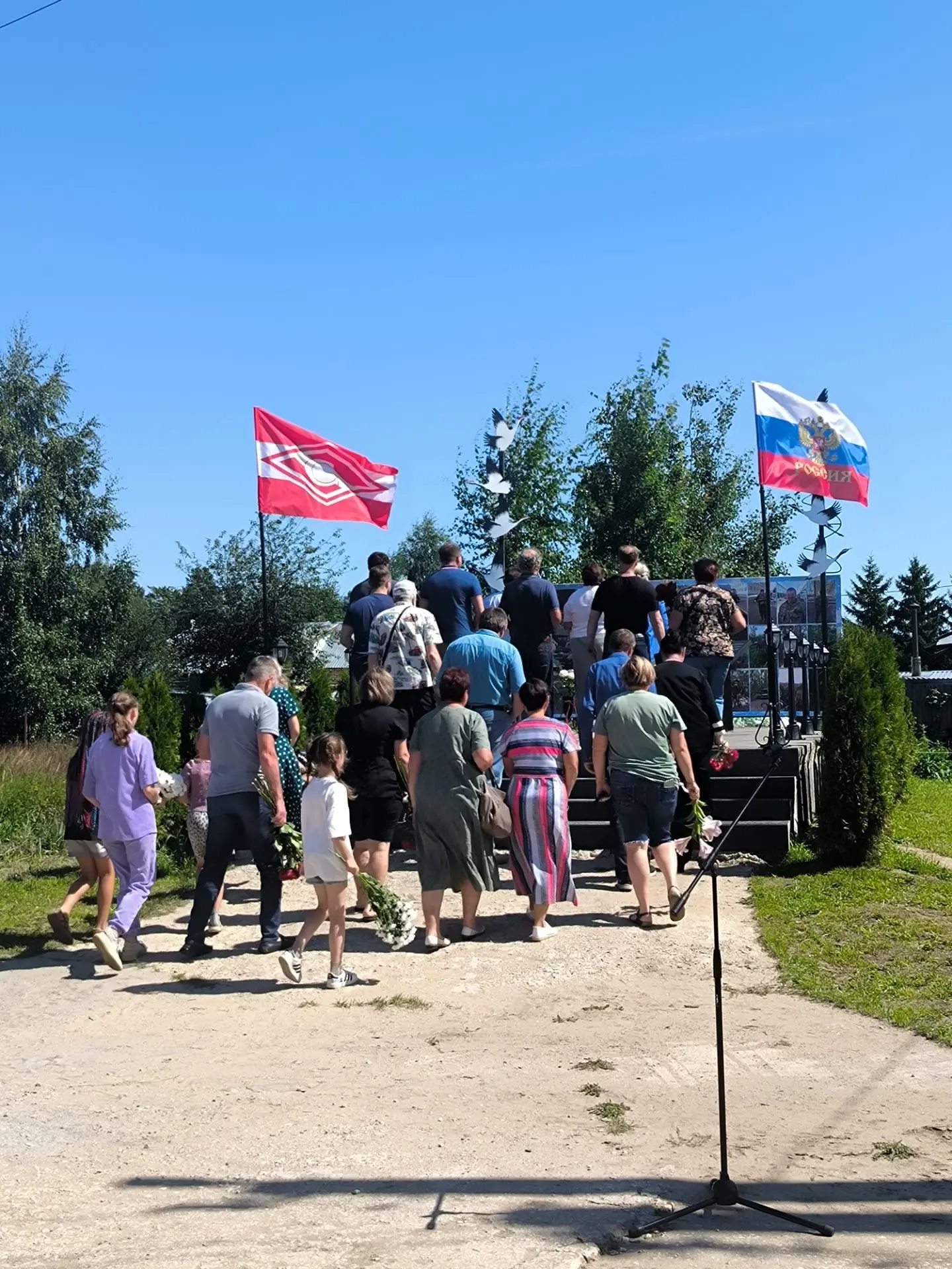 Сегодня в поселке Луговой состоялось трогательное и в то же время торжественное открыти...