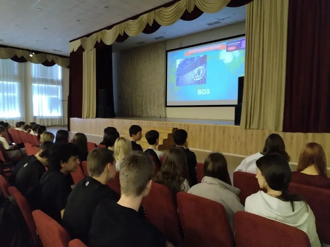 🎬 Сегодня в нашей школе прошёл специальный кинопоказ документального фильма «Вместе к здоровью, вмес