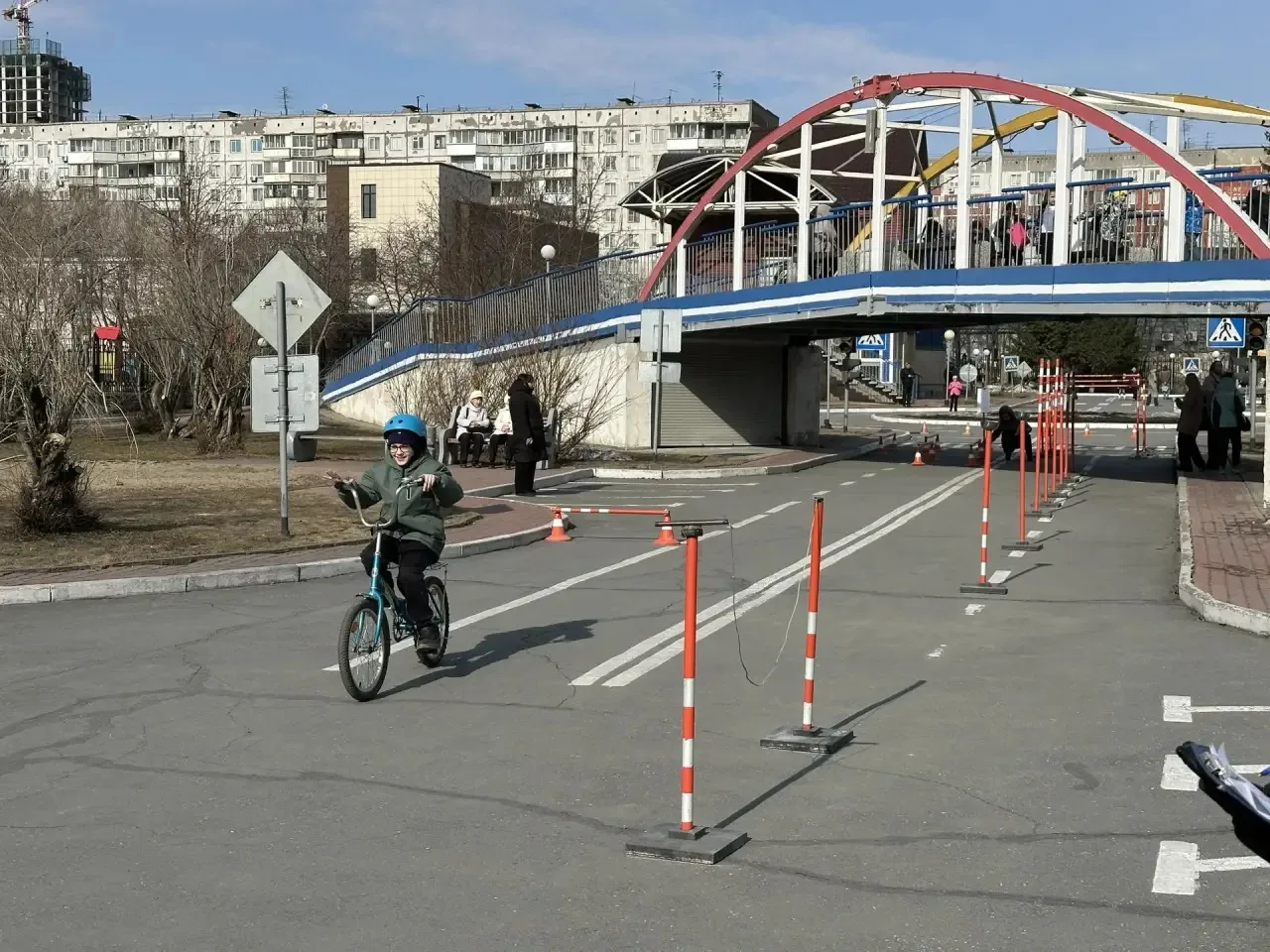 Сегодня команда нашей школы приняла участие в конкурсе «Безопасное колесо — 2026». Ребята прошли три