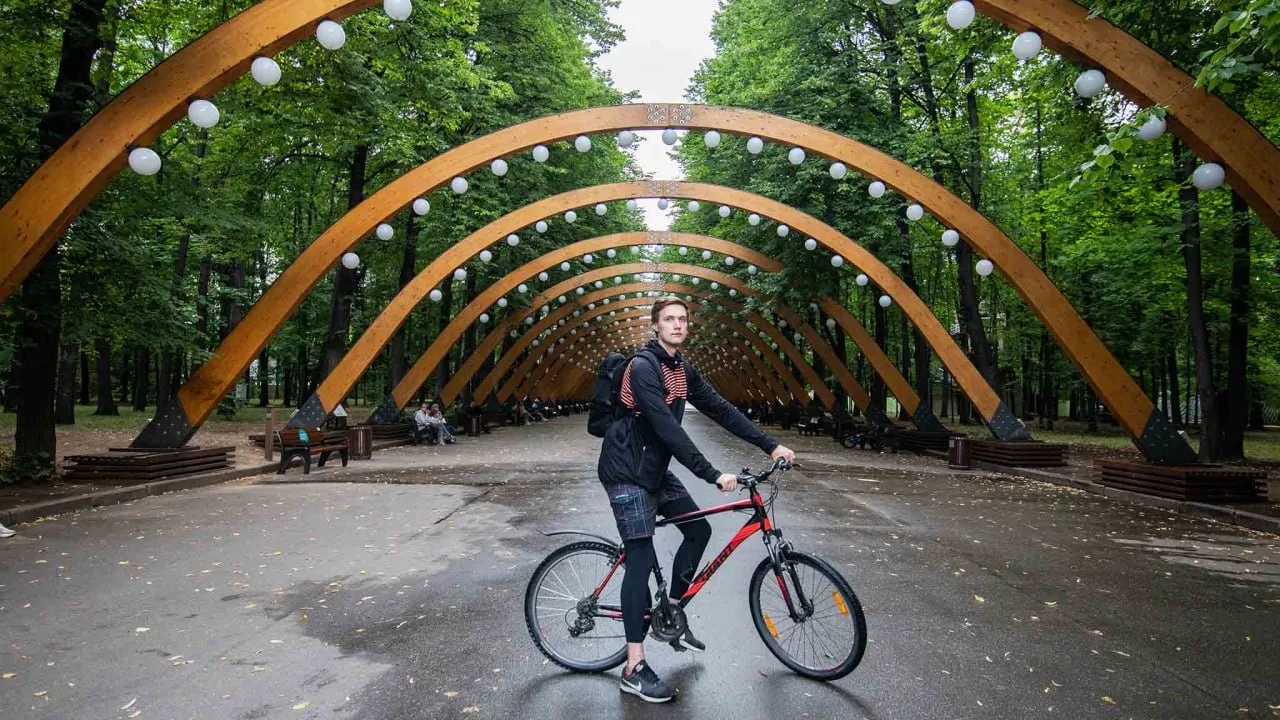 📍Топ лучших веломаршрутов по Москве: где покататься с отличным видом на столицу

🔻Парк Сокольники
