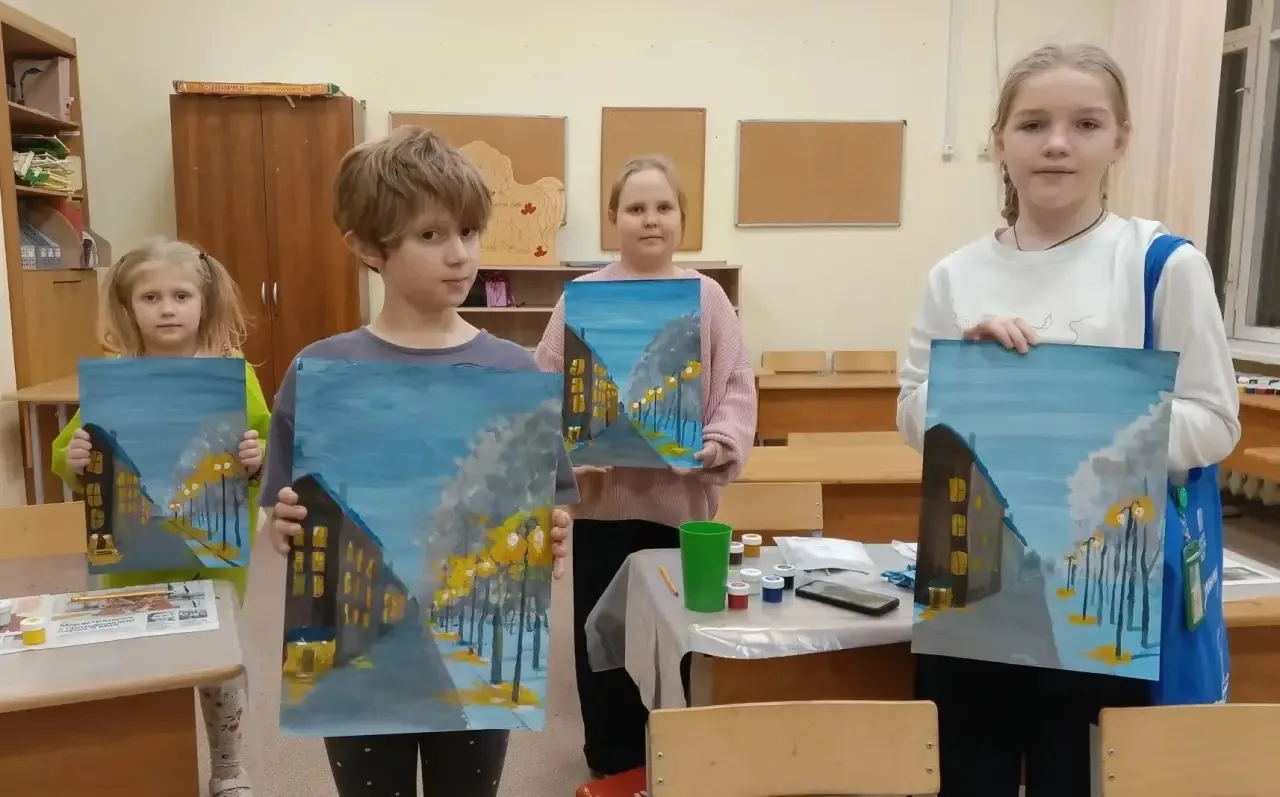 🎨БУДЕМ РИСОВАТЬ!  В корпусе на Тушинской улице, дом 2 открылась выставка наших юных художников.   На