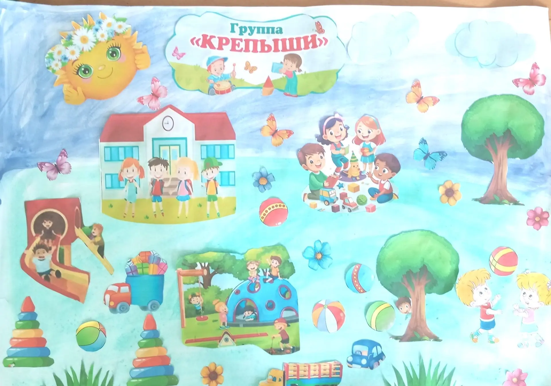 Во 2 младшей группе «Крепыши» прошло творческое занятие — коллективная аппликация на тему «Детский с