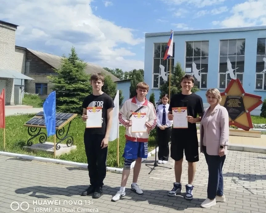 Вчера наша команда достойно представила школу в финале военно-спортивно-полицейской игры «Щит и меч»