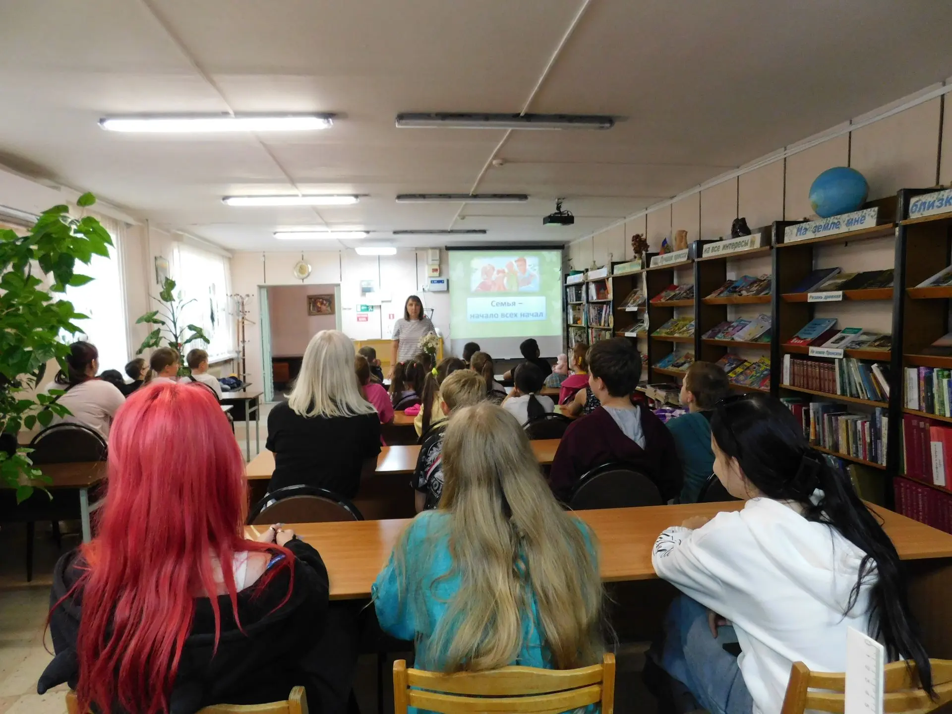 Семья — самое дорогое, что есть в жизни каждого человека. Это близкие и родные люди: те, кого мы люб