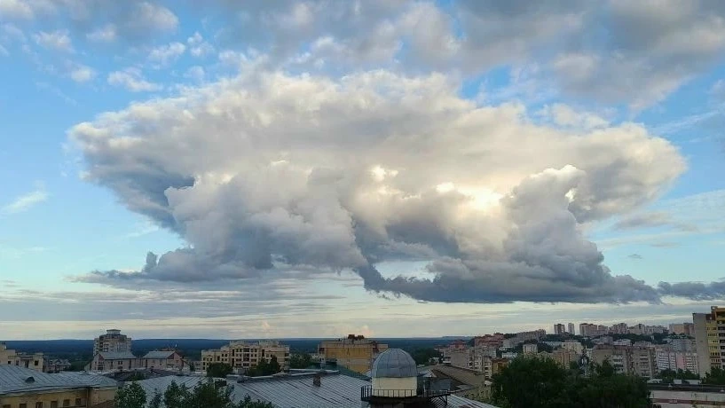 Вечернее небо над городом

📍 Киров
👉 Подписаться
🔥 Киров ЧП