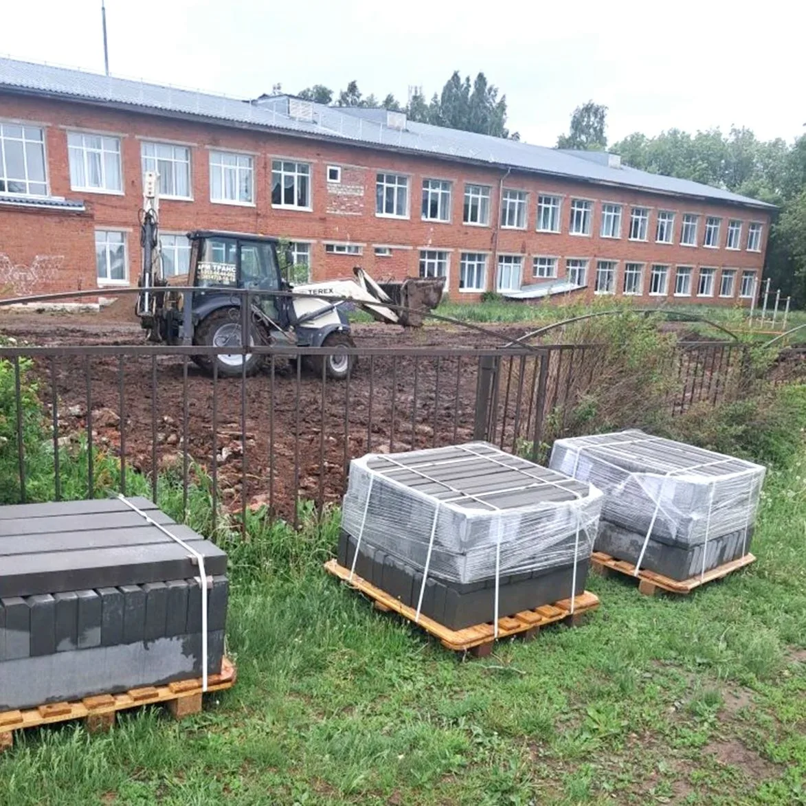 В Шевырялово началось строительство многофункциональной спортивной площадки