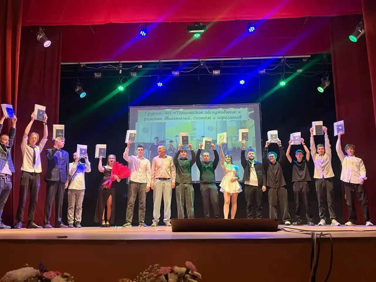 🎉 Поздравляем выпускников Нижнетагильского колледжа транспорта! 🎉