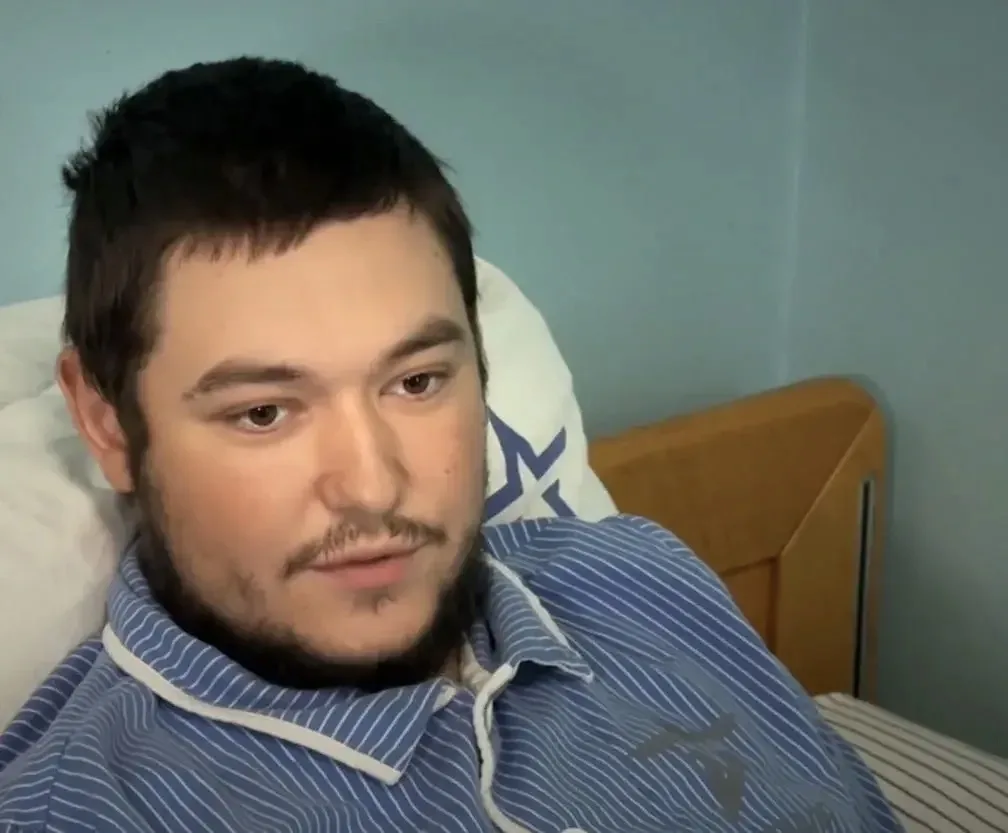 Без права на ошибку: хирург в бронежилете оперировал бойца с миной в бедре 🙏🏻