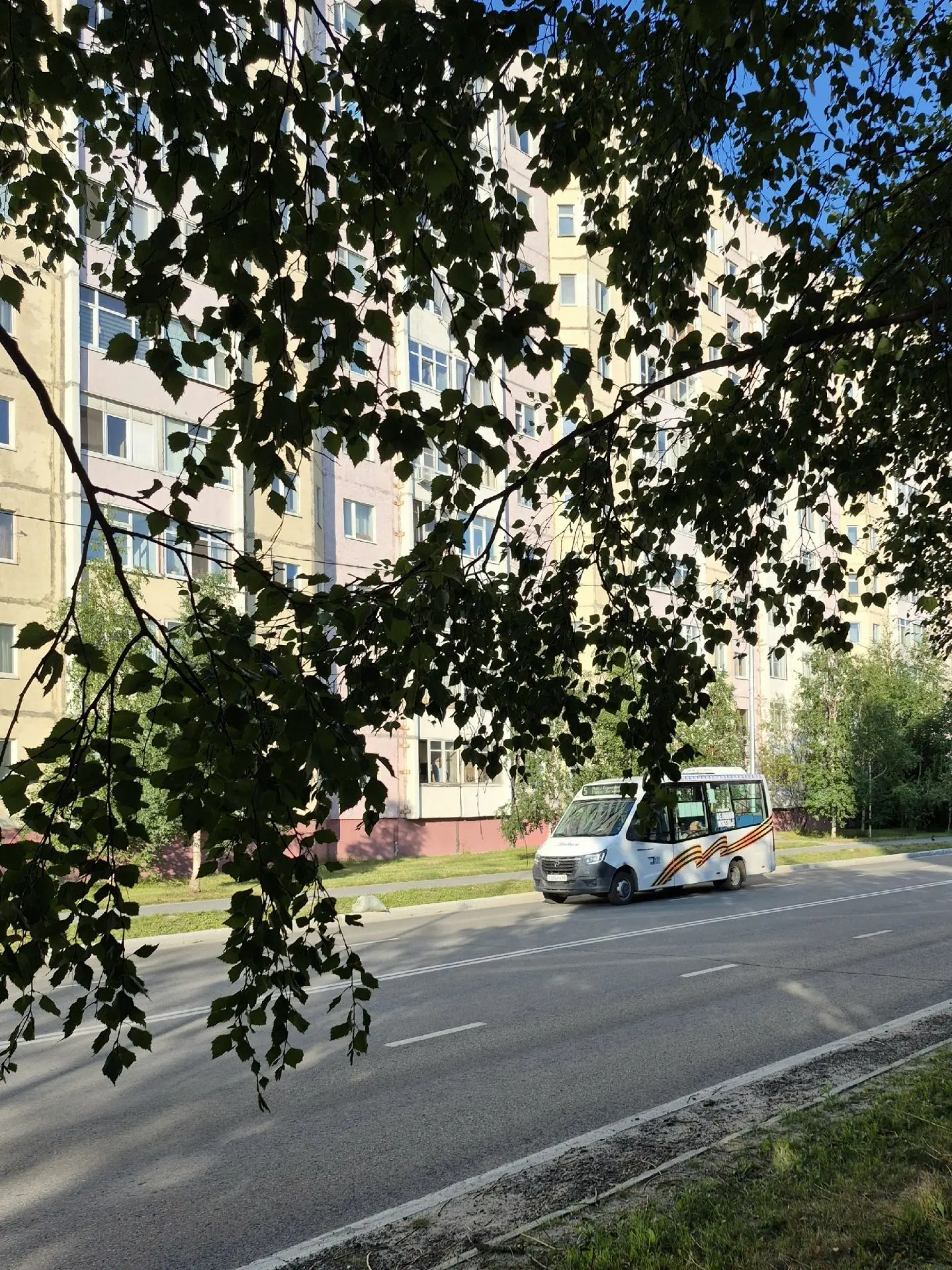 Вот и день подошёл к концу, оставив за спиной дела и суету. Впереди - два драгоценных дня, чтобы выд