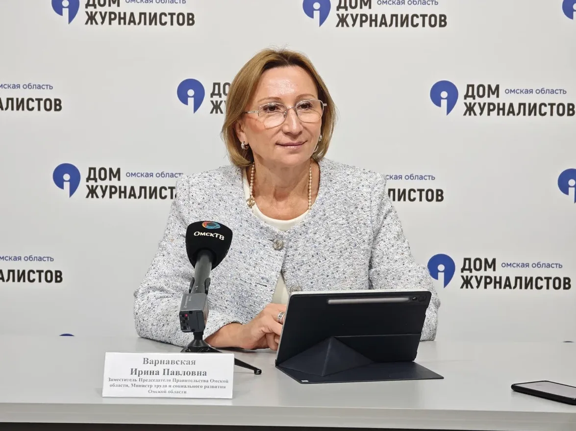 🌐 Ирина Варнавская выступила на пресс-конференции «Омское долголетие»