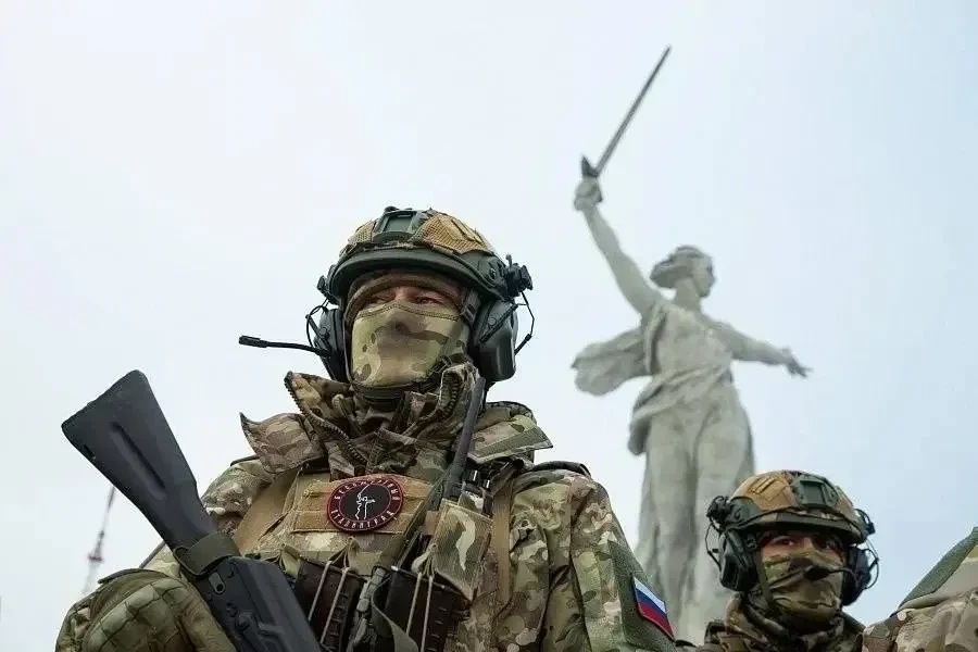 Держим строй. Держим слово ✊