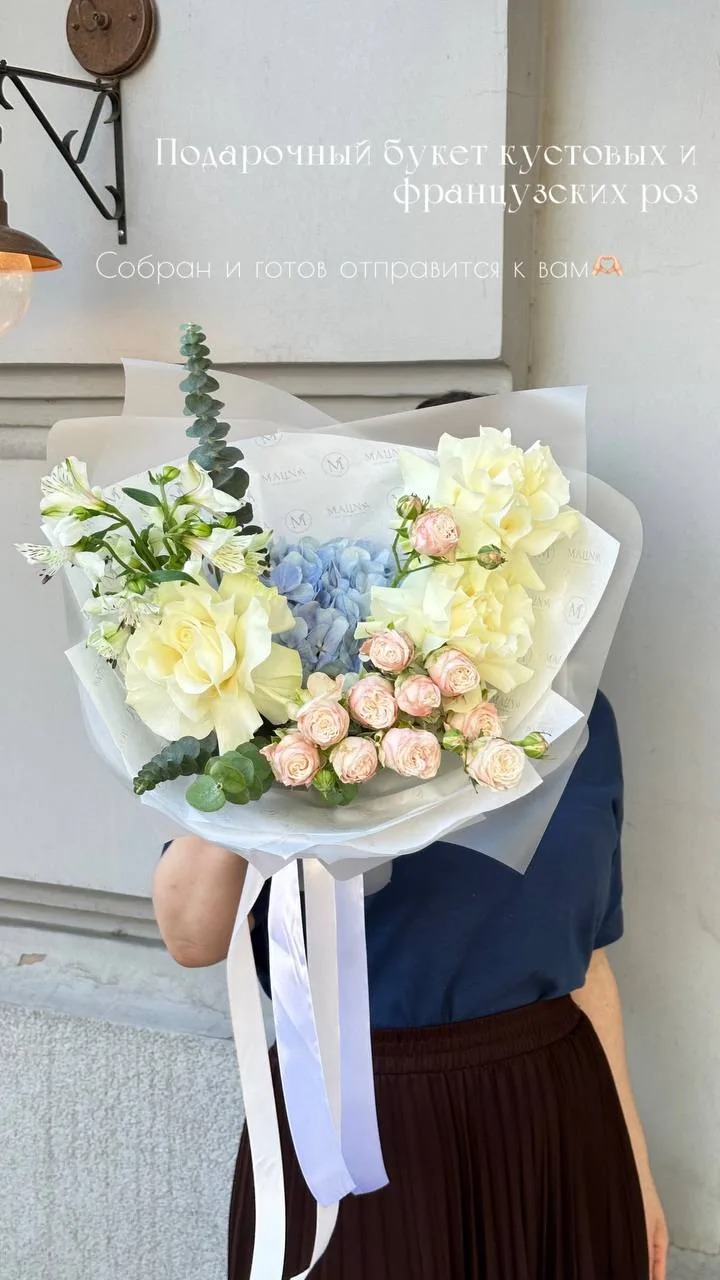 Подарочные букеты на витрине💕
