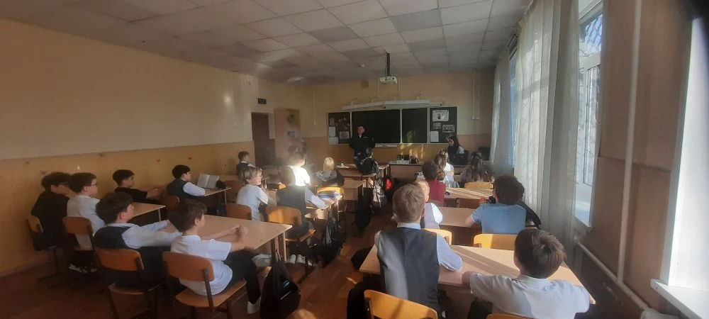 В лицее состояшись профилактические беседы с инспектором Гниненко В.Г. о безопасности ПДД.