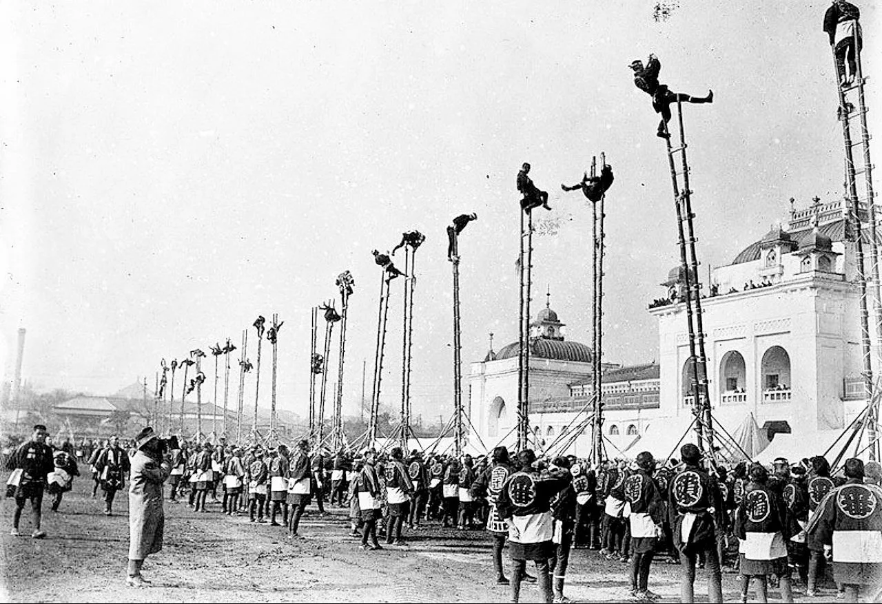 Показательные выступление пожарных в Японии, 1915 год.