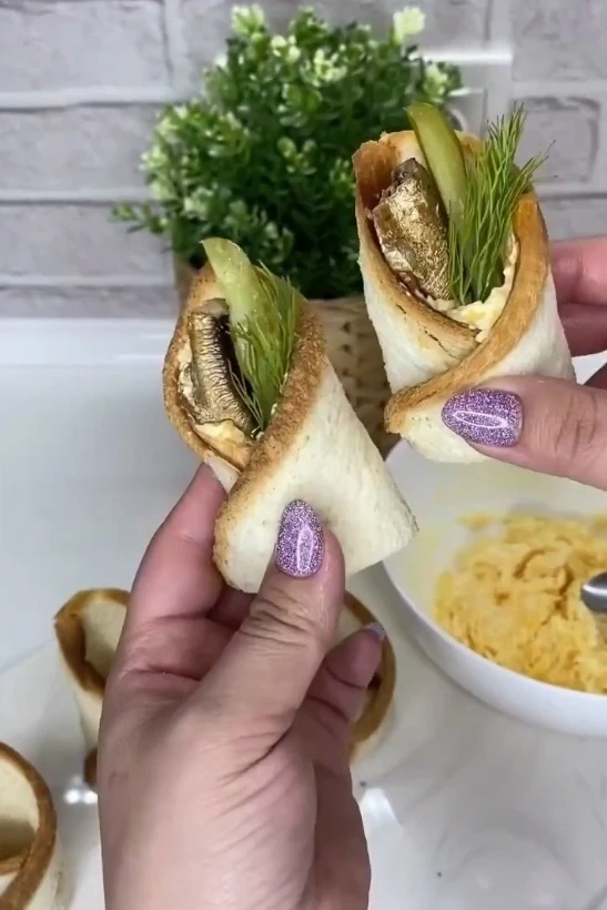 ЗАКУСКА СО ШПРОТАМИ