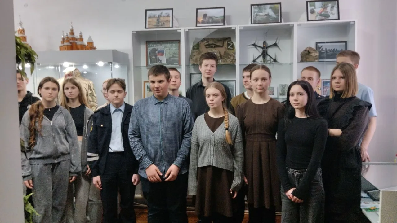 3 марта учащиеся МБОУ Верхососенская СОШ посетили выставку в краеведческом музее "Герои...