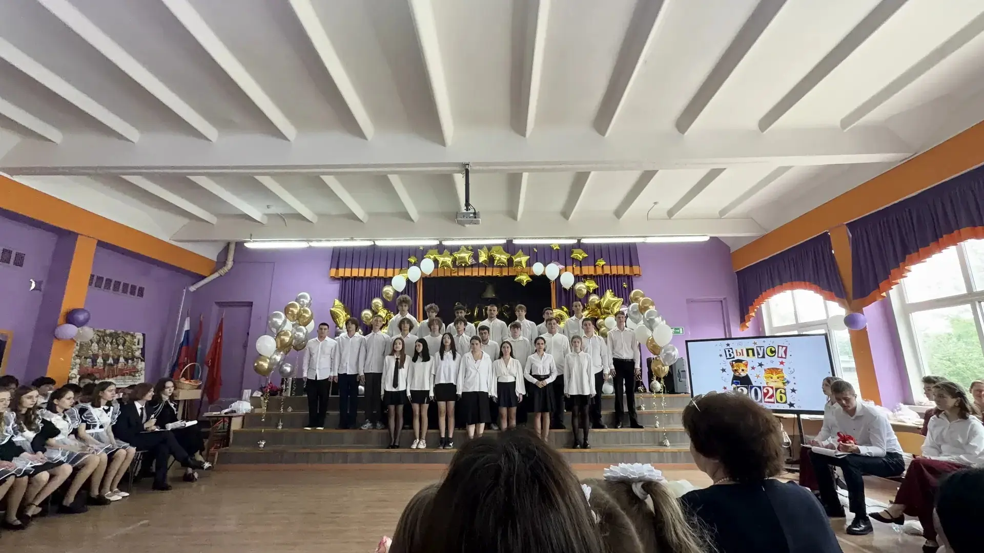 🎤 Концерт и тёплые воспоминания Выпускники завершили учебный год яркими эмоциями и тёплыми воспомина