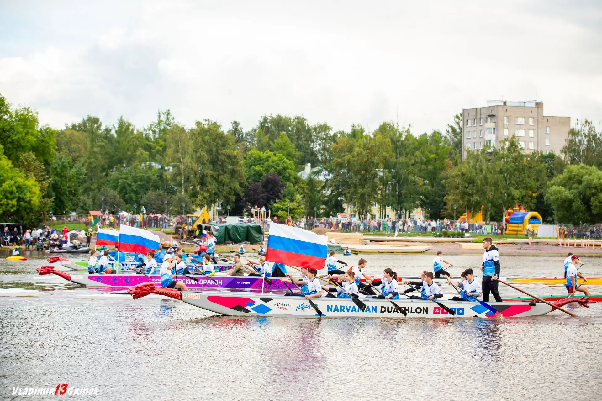Для тех, кто пропустил водное шоу, — ловите яркие кадры!