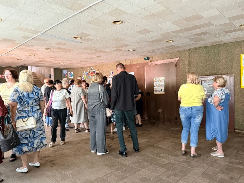 Вчера наш театр вновь выступил на гостеприимной сцене Антрацита Луганской Народной Республики.

Для 