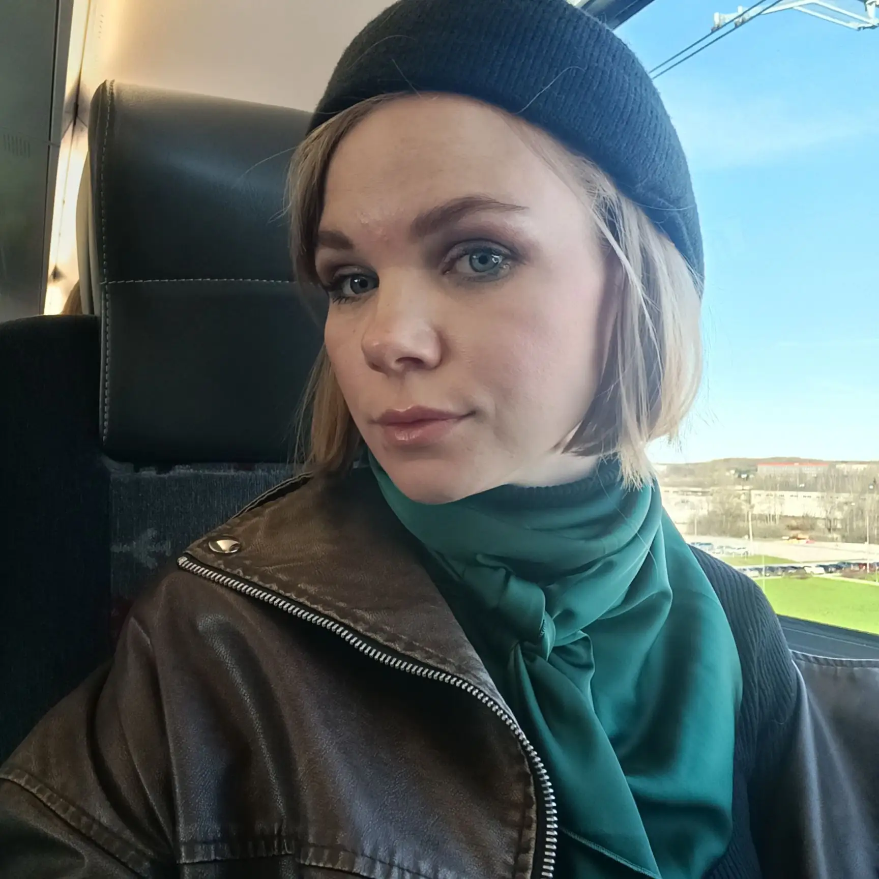 Так ну, что ваша деловая колбаска в среду полетела в Москву по работе на выставку горно...