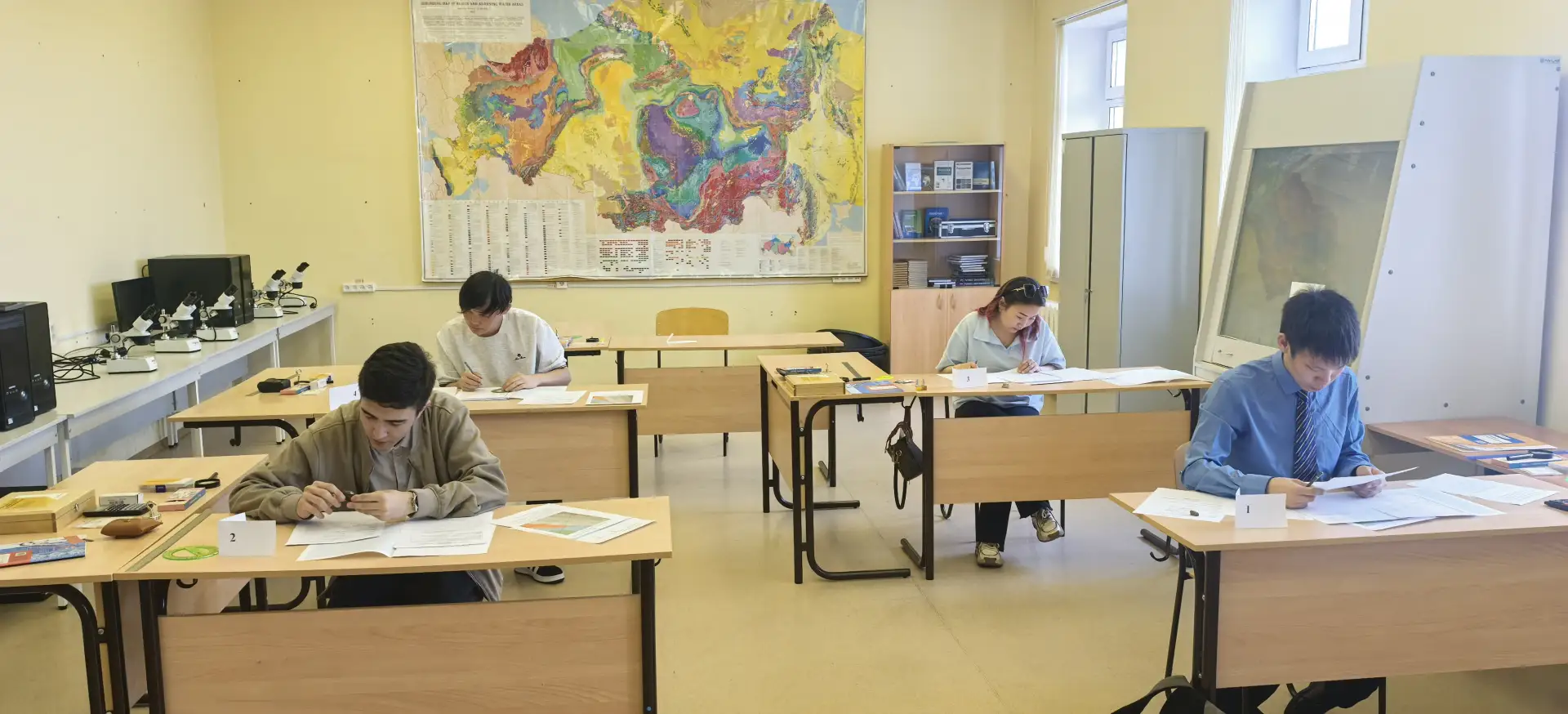 Студенты Горно-геологического техникума проходят государственную итоговую аттестацию в форме демонст