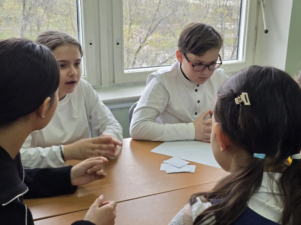🧠 Эрудиты 5-х классов: битва умов!  В стенах нашей школы кипели нешуточные страсти. Ученики 5-х клас