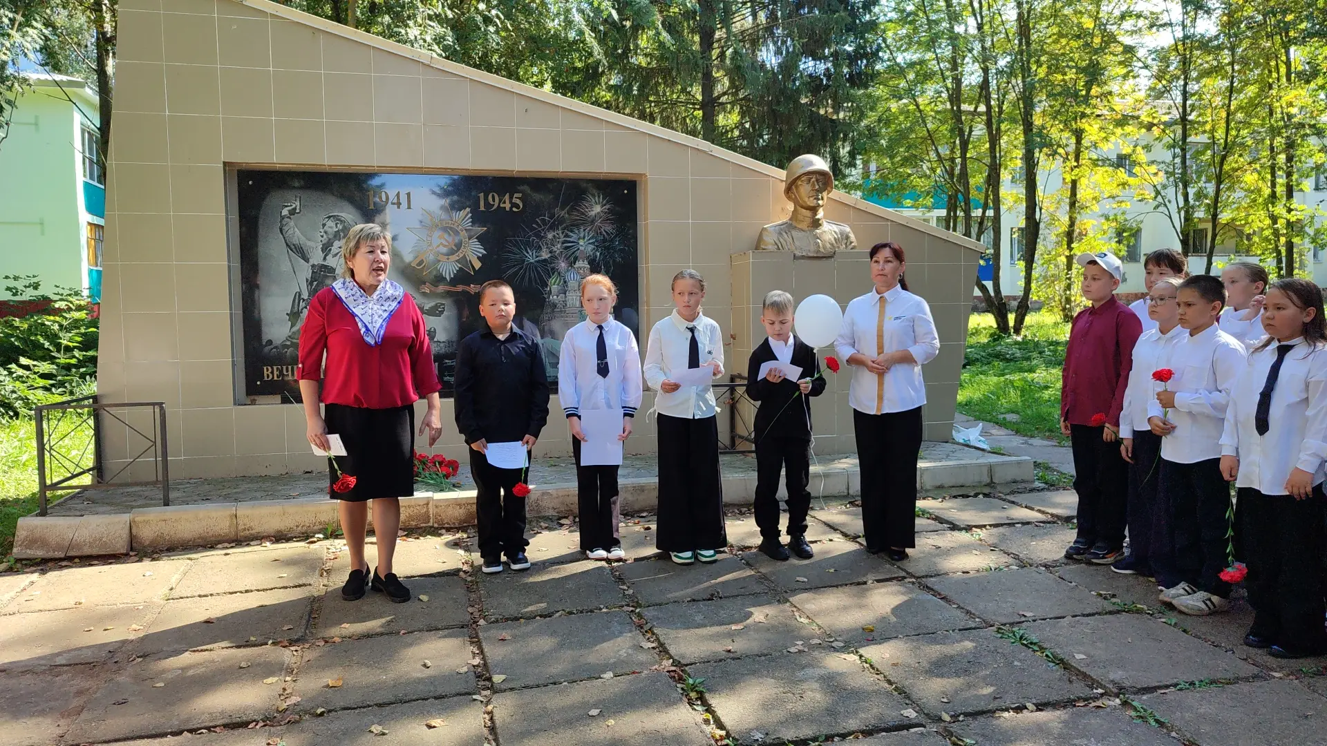 🕊️ Сегодня, 3 сентября, мы вспоминаем трагические события, которые навсегда останутся ...