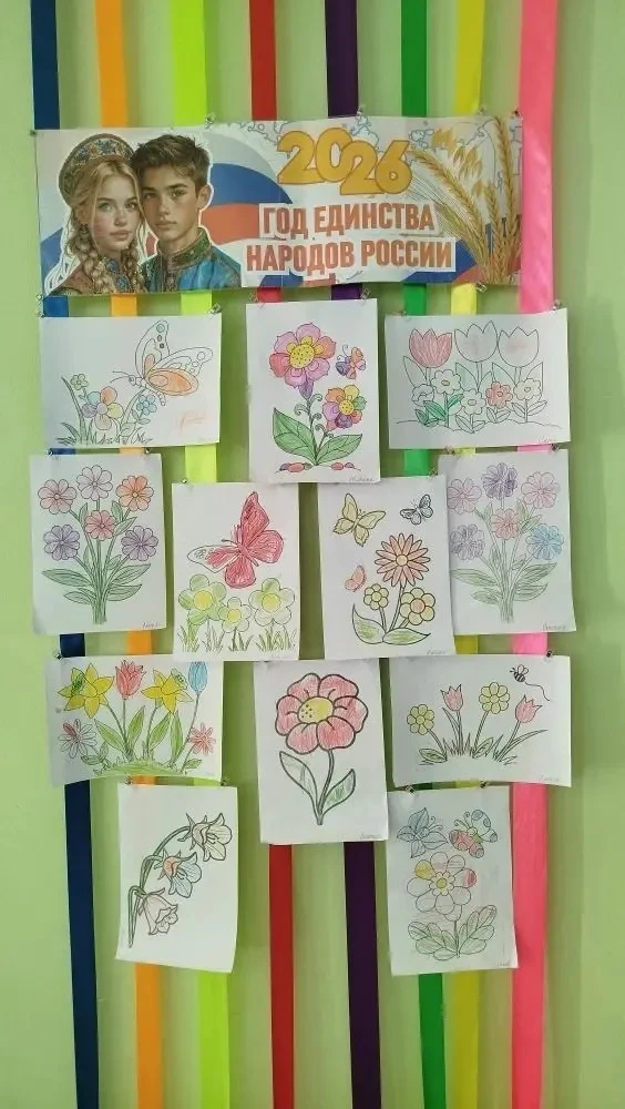 🎨 Лето в красках!

ребята  из младшей группы превратились в настоящих волшебников! Мы раскрашивали 