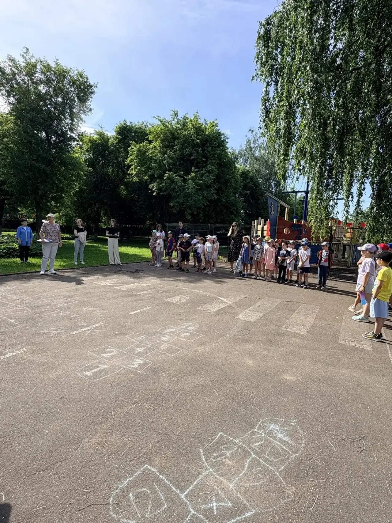 ☀️ Понедельник в нашей школе — день торжественный и радостный!

Сегодня у нас традиционно прошла лин