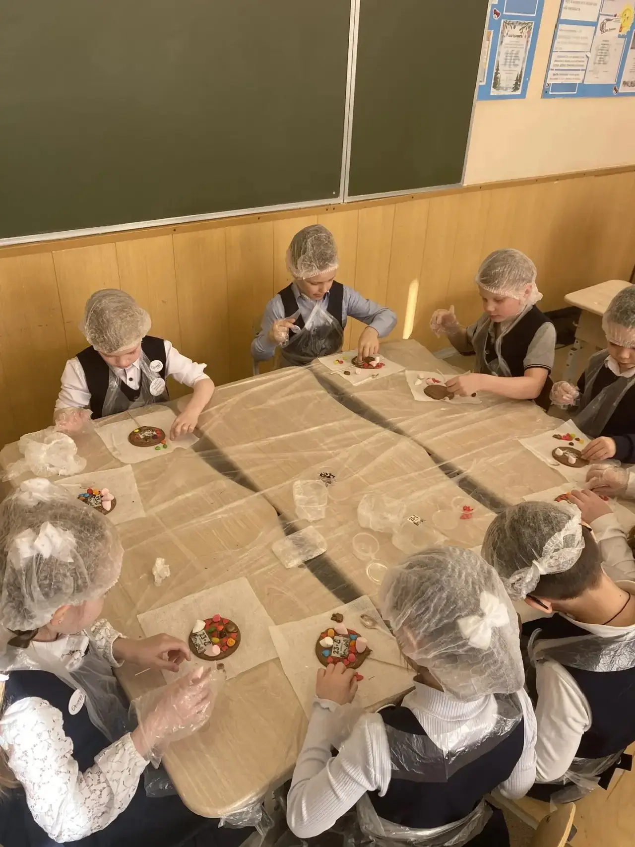 🍫6 марта ребята 1а класса (кл.руководитель Платонова Н.Г.) стали настоящими шоколатье! Удовольствие,