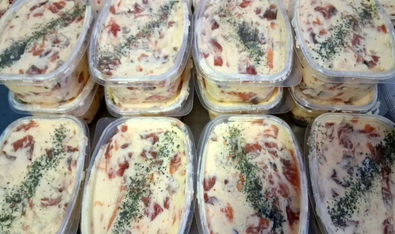 Получили масло Царское (с кусочками лосося).