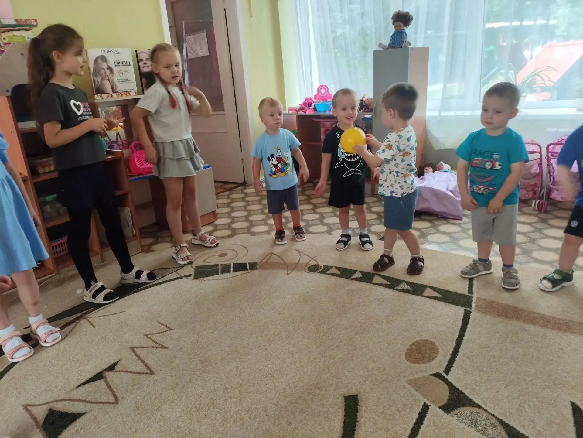 Во второй младшей группе прошёл увлекательный и познавательный день, посвящённый героям любимых сказ