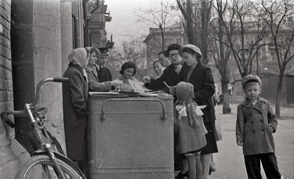 Фотография 1963 года. Торговля на улице Воровского