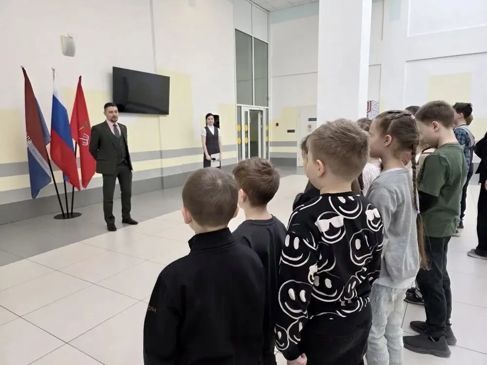 На базе школы на Глеба Успенского стартовала смена городского оздоровительного лагеря «Единство наук