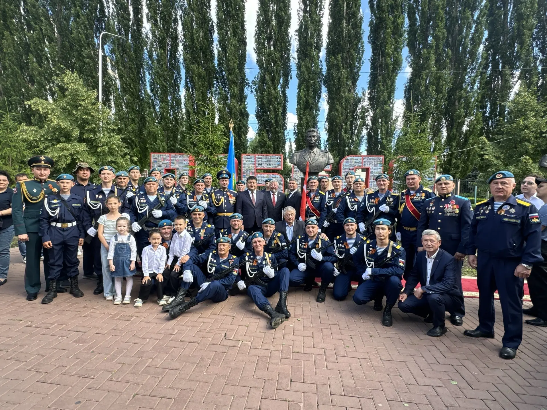 Сегодня, в День памяти и скорби, в  уютном уголке нашей столицы — в сквере Юнармейцев у...