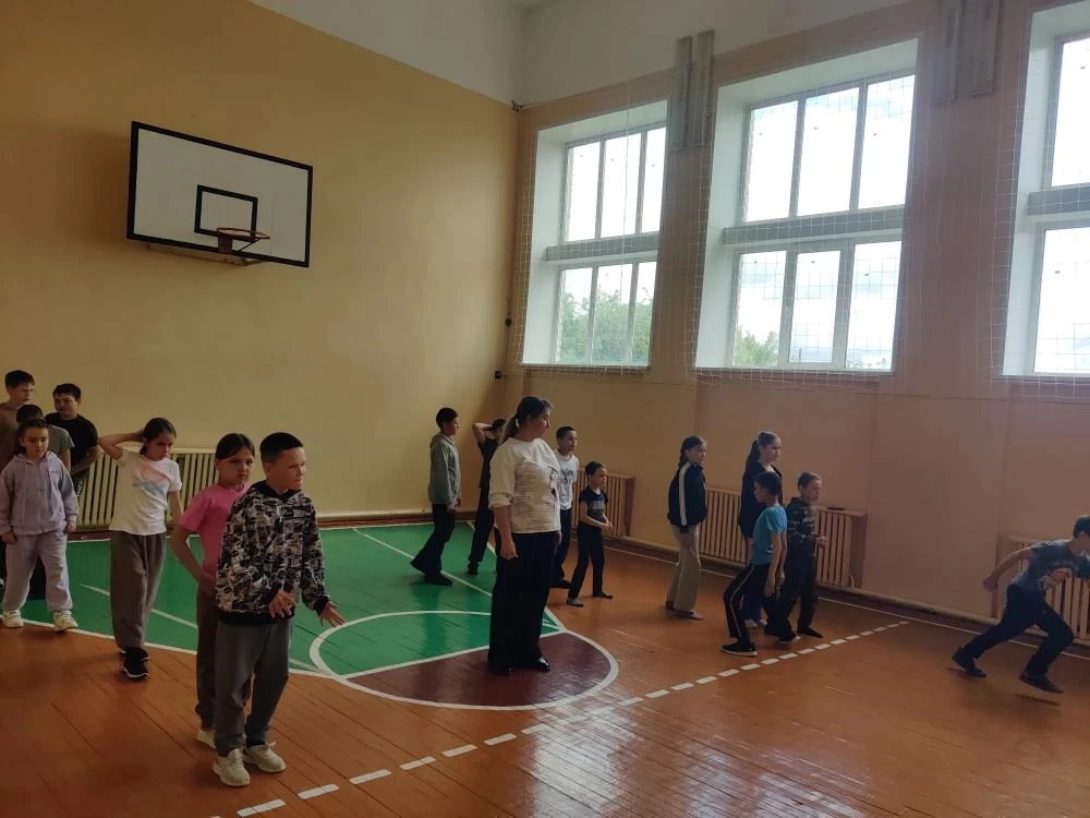 Шестой день в ЛДП «Солнышко» прошёл под девизом «День весёлых игр».
Утро началось с активностей в сп