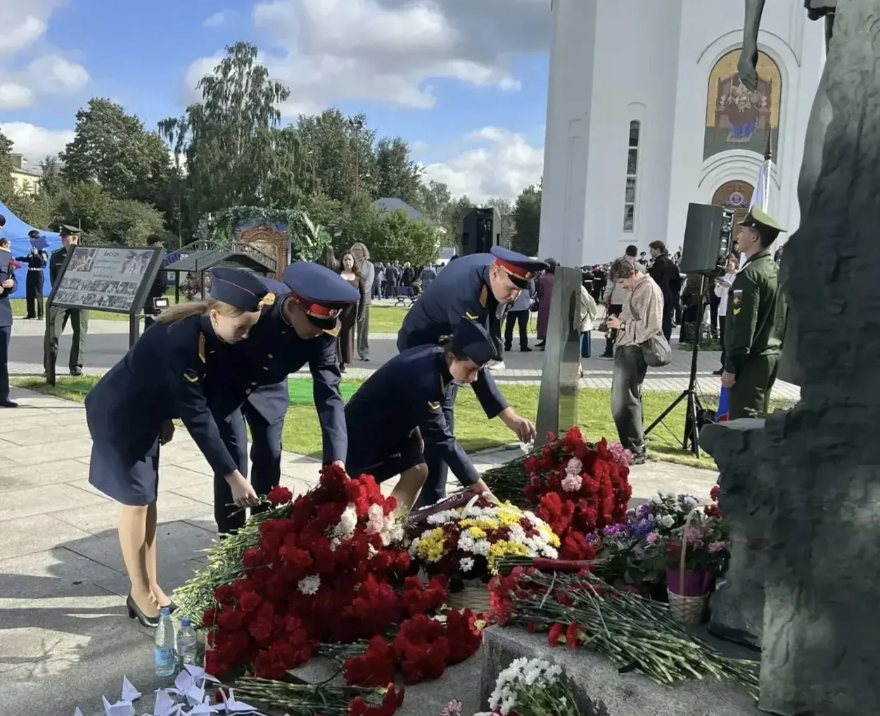 В День солидарности в борьбе с терроризмом сотрудники и курсанты Санкт-Петербургской ак...