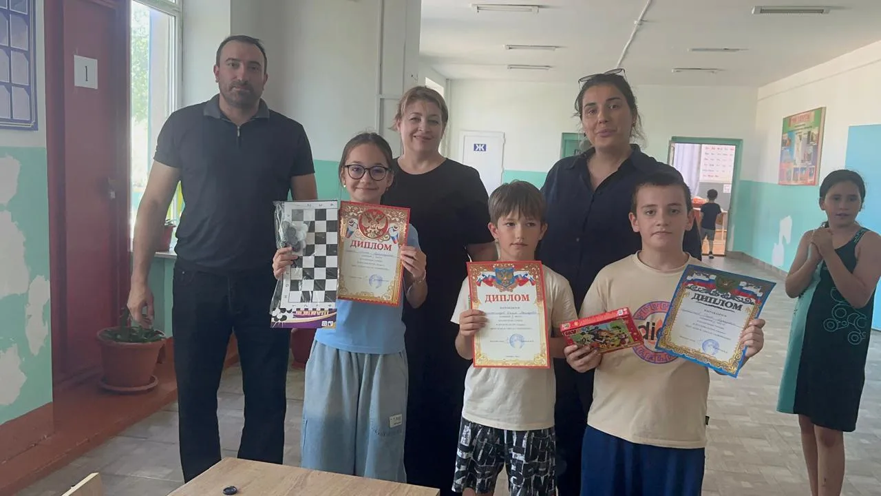 Мозг кипит, руки делают ходы! 🔥🏆

Ребята, это было нечто! Наш шашечный турнир в лагере «Патриот» о