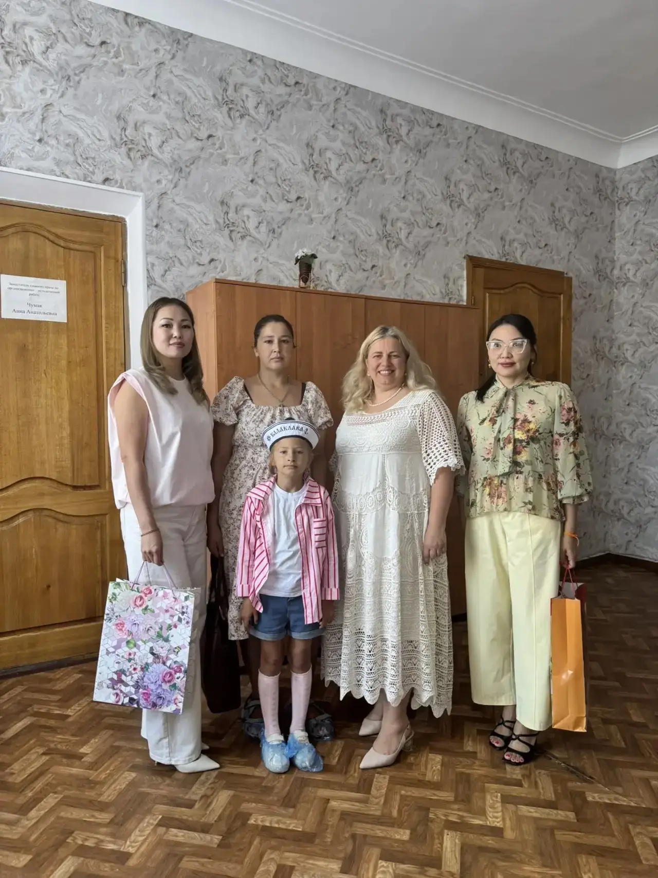 🎒 Специалисты Республиканского детского медицинского центра, работающие в подшефном Ан...