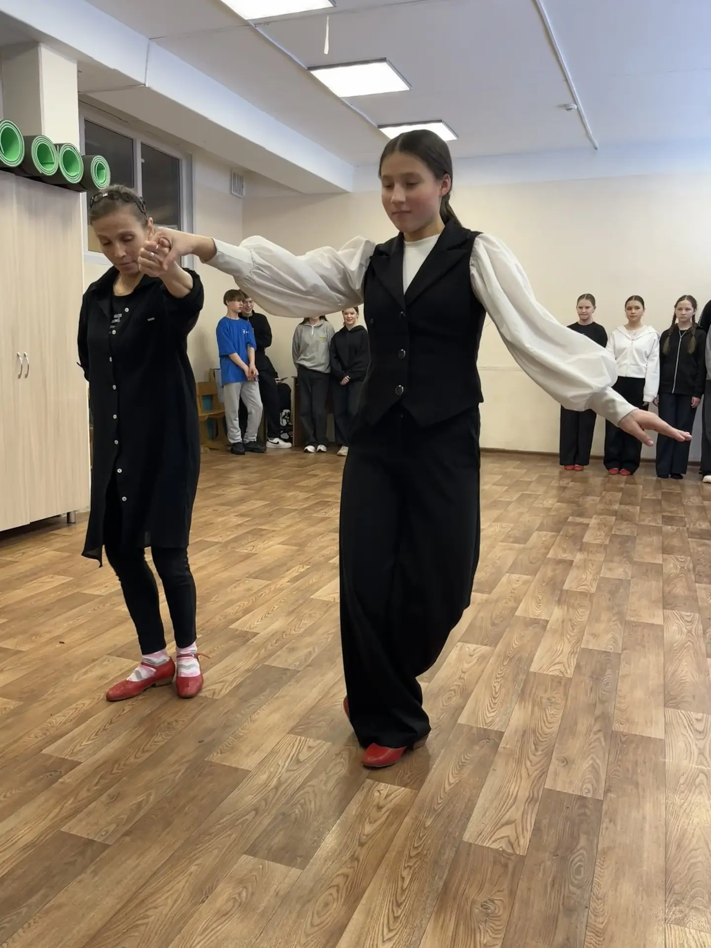 В стенах МБОУ "Моргаушская СОШ" состоялся семинар-учеба, посвященный разучиванию бальны...