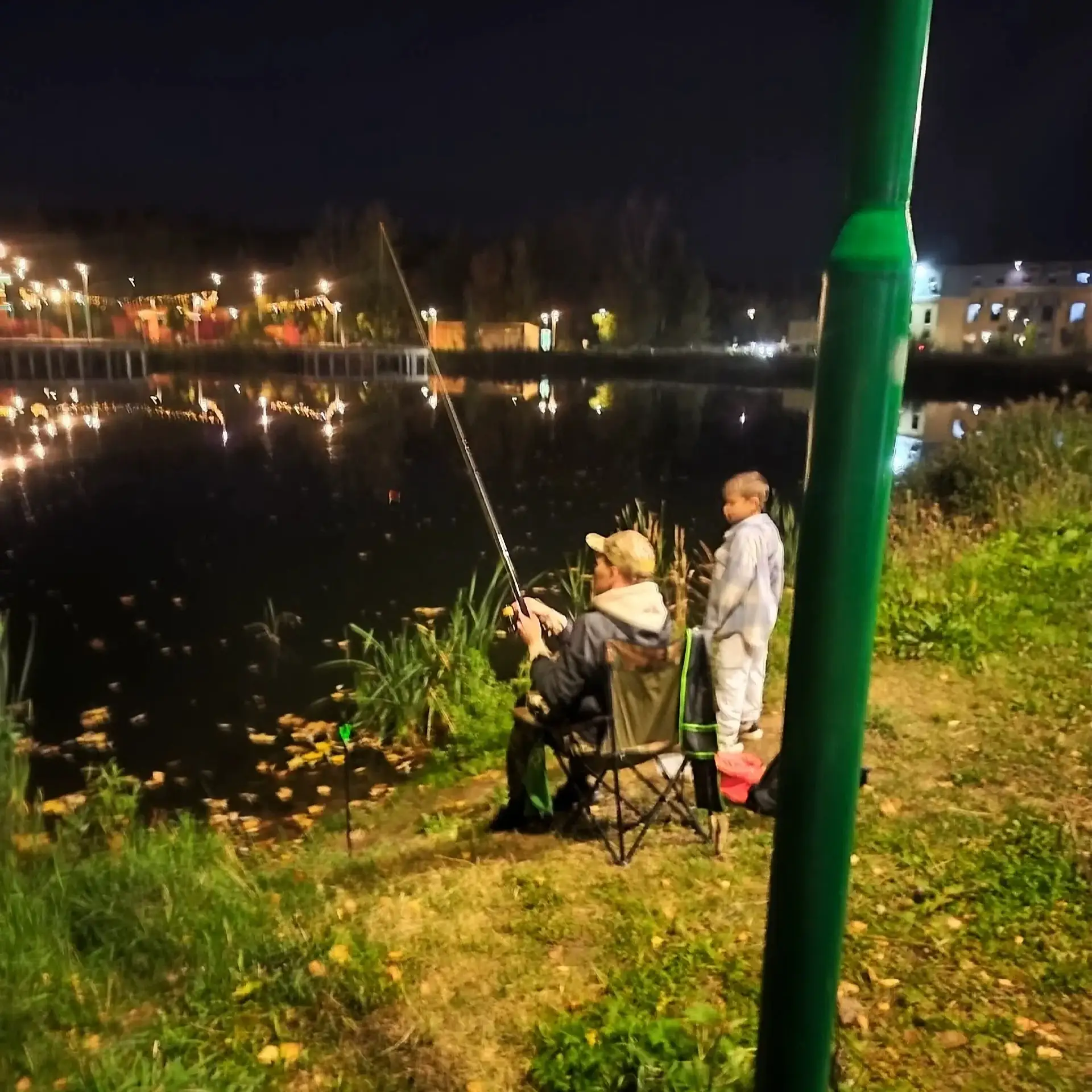 Вечерняя рыбалка на пруду парка им. А.П. Гайдара 🎣