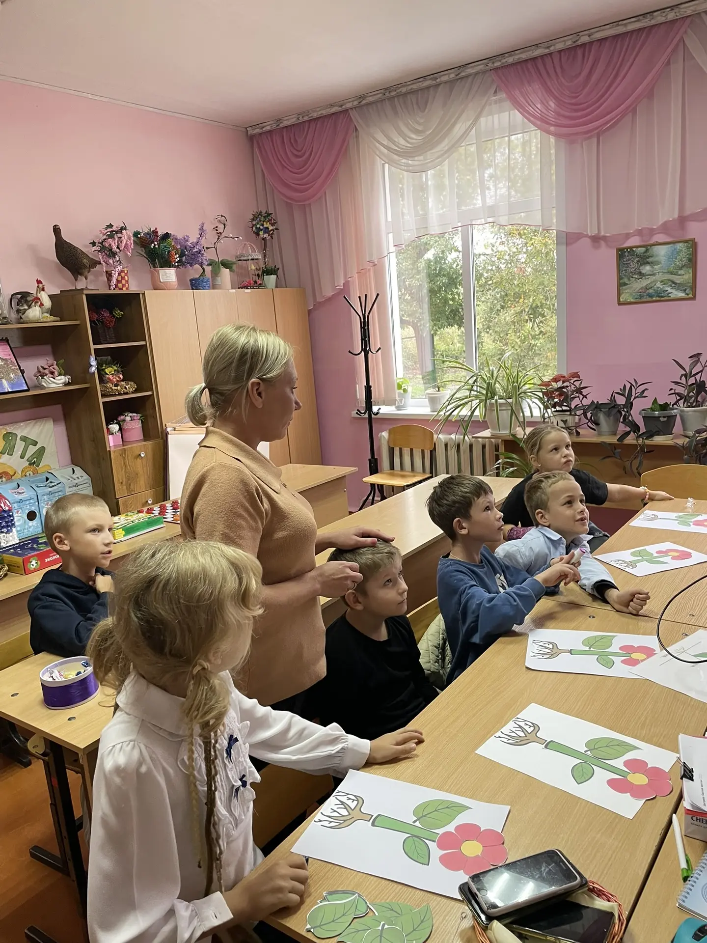 Занятия «Мир животных» и «Агрознайка» проводит педагог дополнительного образования МБУ ...
